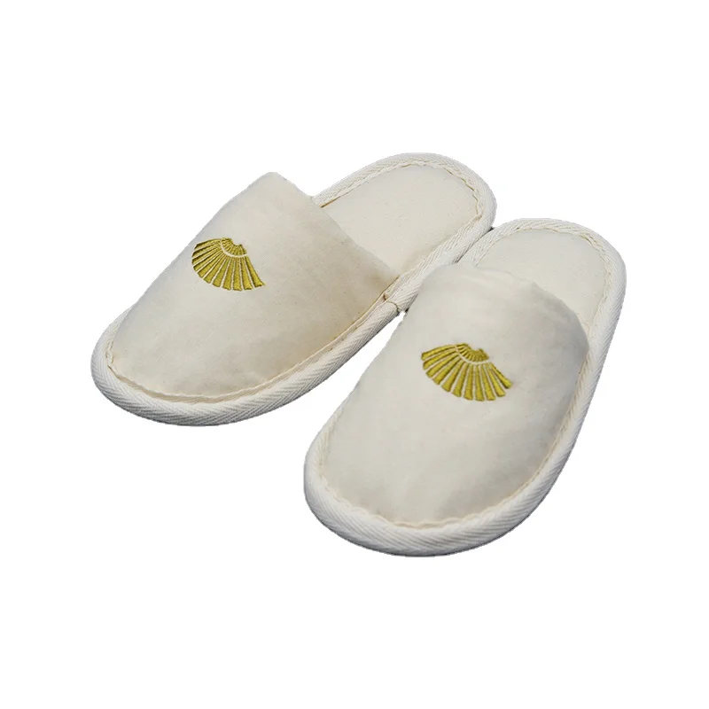 Nueva tendencia Suela de corcho ecol&oacute;gica Parte superior de algod&oacute;n y lino premium Suela desechable suave y c&oacute;moda Zapatillas de hotel reciclables