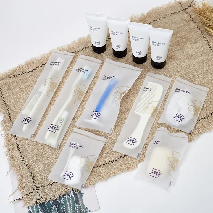 Luxury Custom Star Hotel Room Amenities Set Disposable Toiletries Amenity Kit With Toothbrush Comb Hotel Slippers